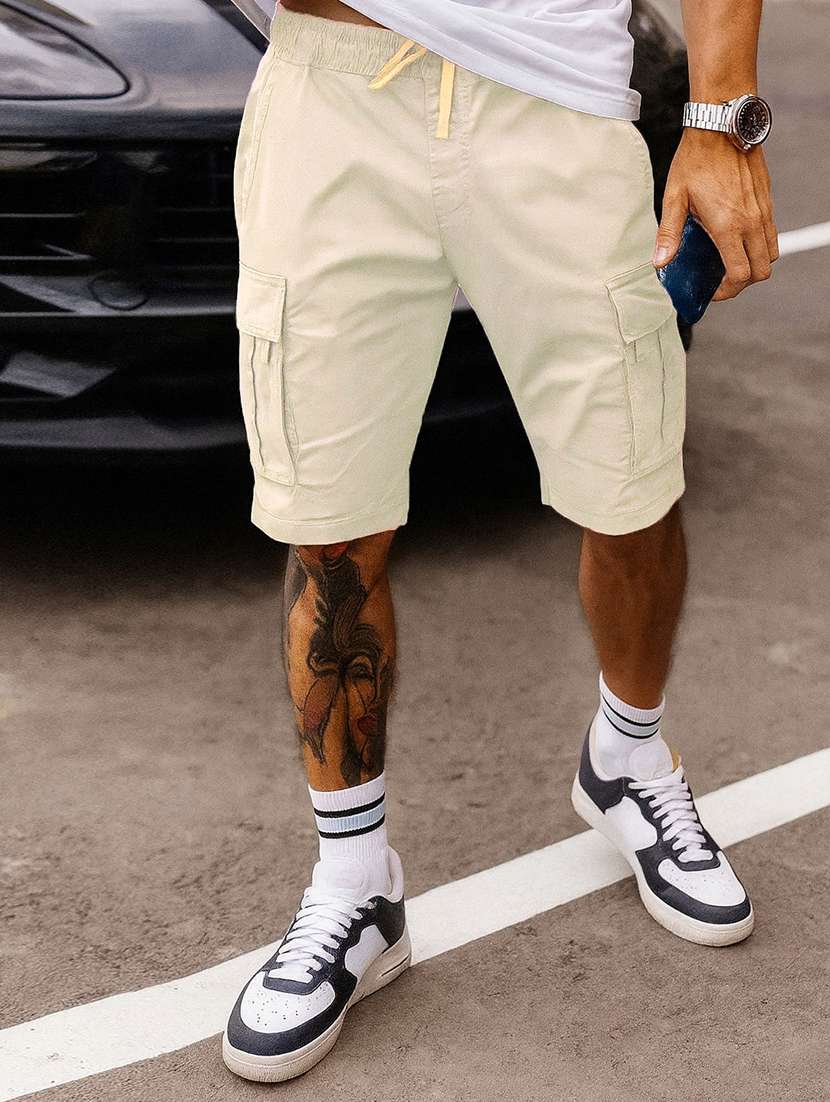 men solid mid rise regular fit cargo shorts
