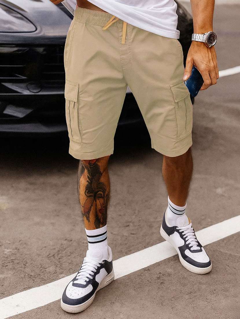 men solid mid rise regular fit cargo shorts