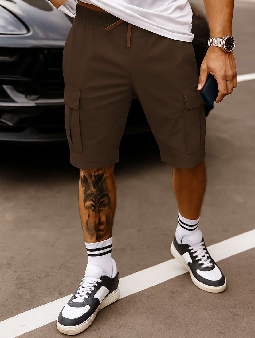 men solid mid rise regular fit cargo shorts