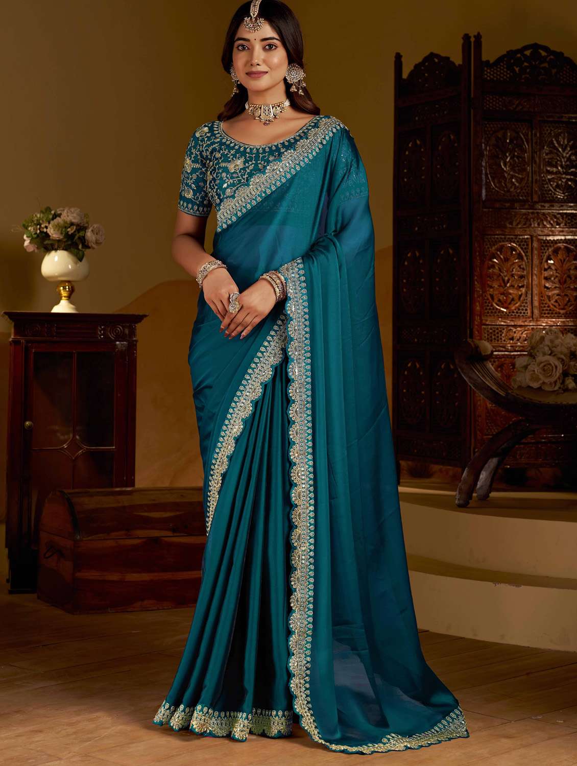 women solid with bordered saree with blouse - 22378550 -  Standard Image - 3