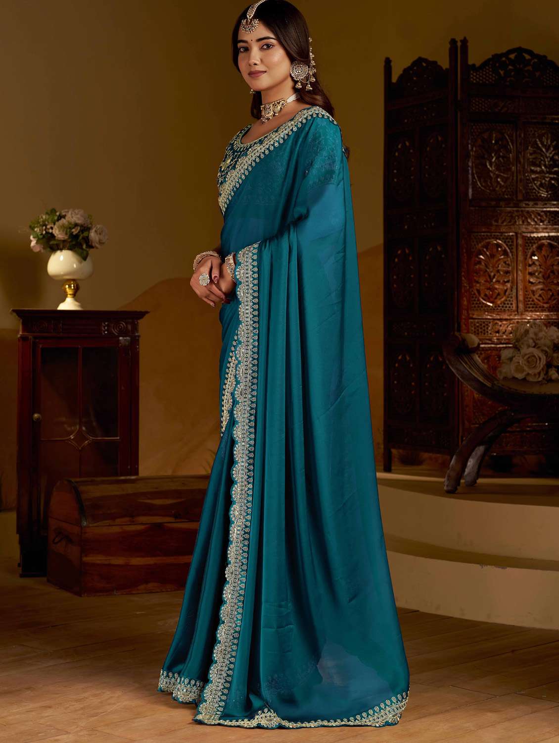 women solid with bordered saree with blouse - 22378550 -  Standard Image - 5