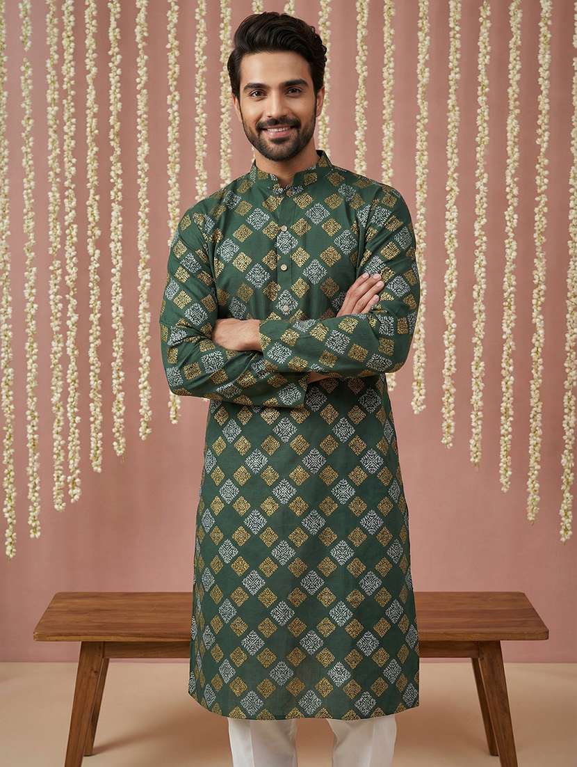 men printed mandarin neck kurta pyjama set