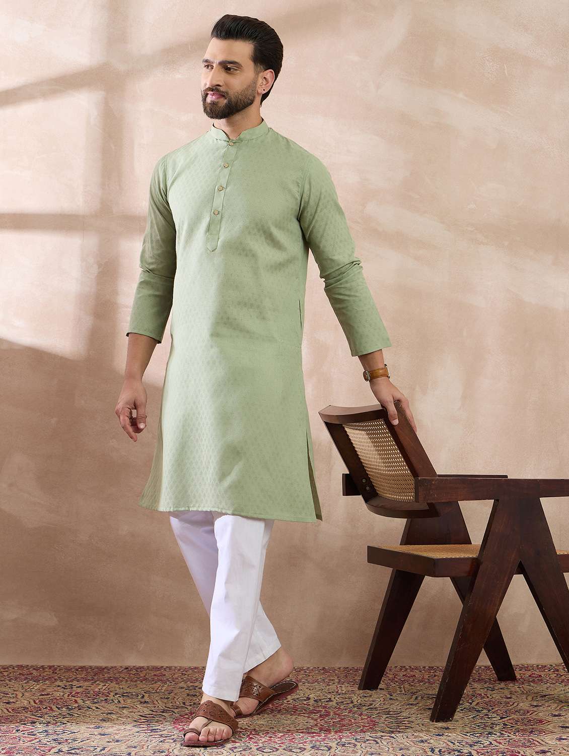 men self design long sleeve kurta 