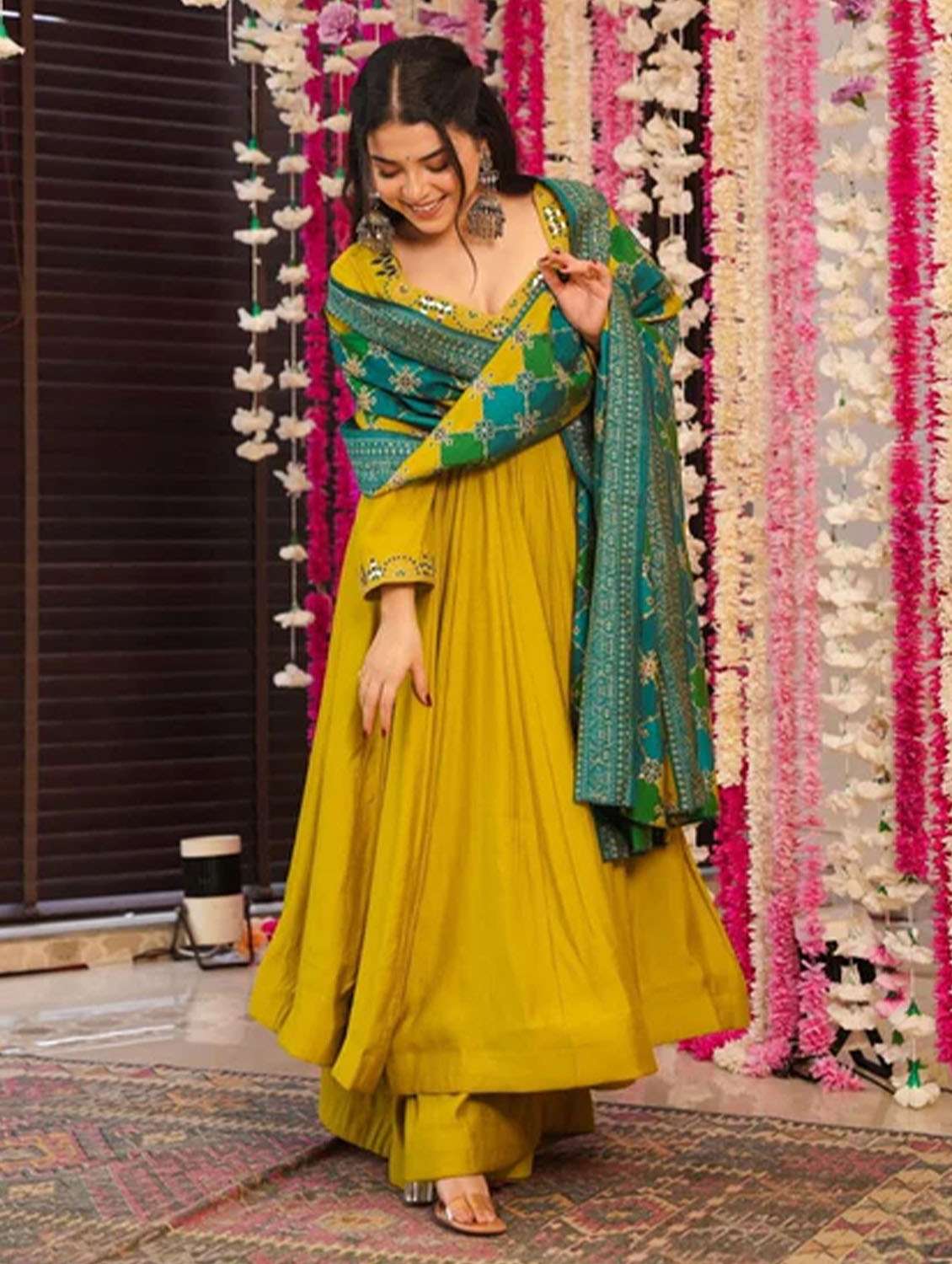 women solid three quarter sleeve kurta palazzo with dupatta set - 22379524 -  Standard Image - 3