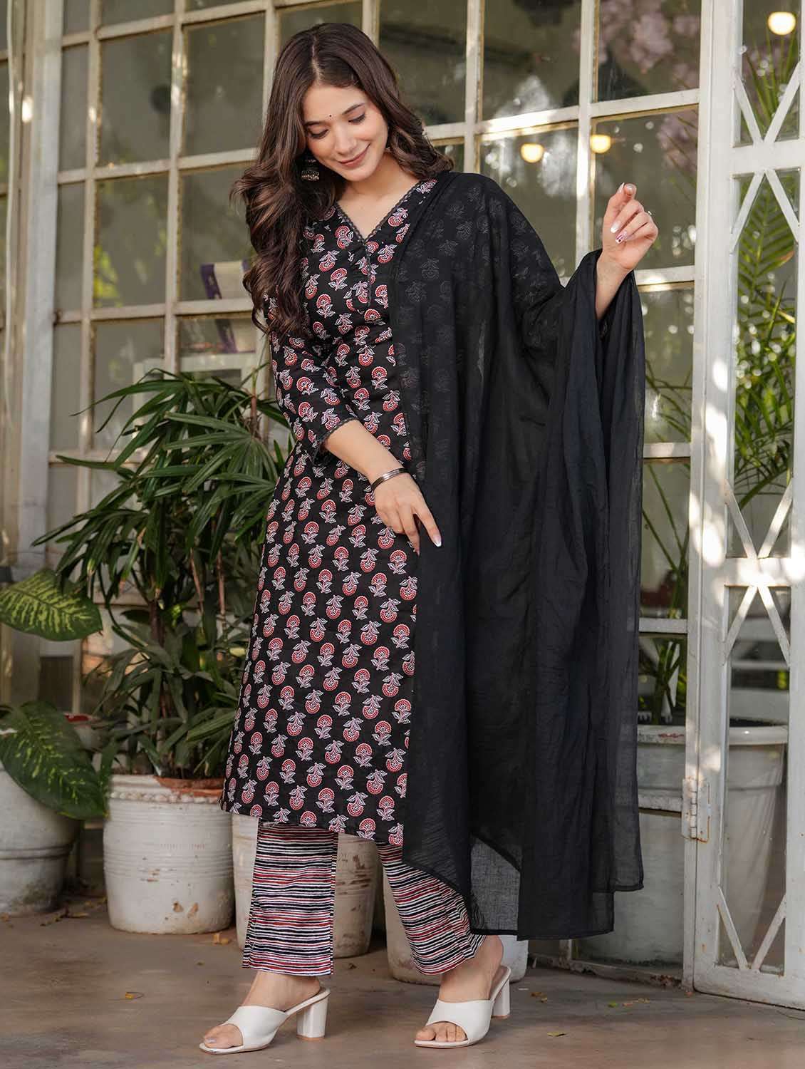 women floral three quarter sleeve kurta pant with dupatta set - 22379552 -  Standard Image - 3