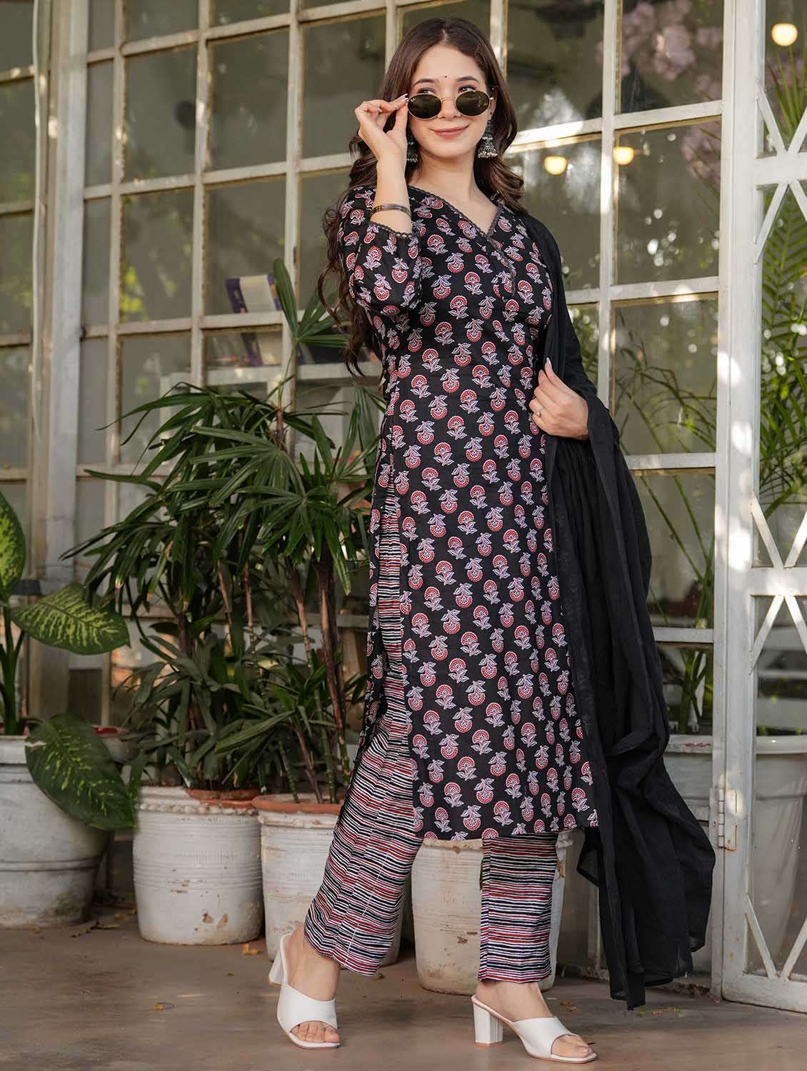 women floral three quarter sleeve kurta pant with dupatta set - 22379552 -  Standard Image - 5