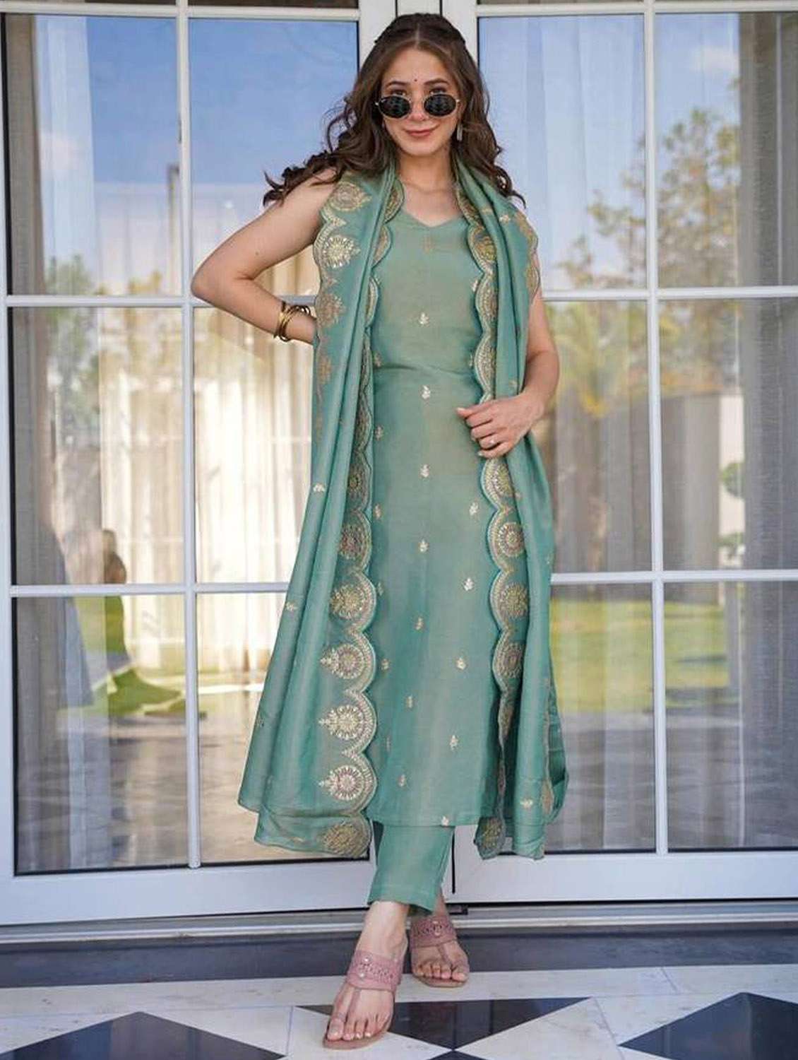 women solid with work sleeveless kurta pant with dupatta set