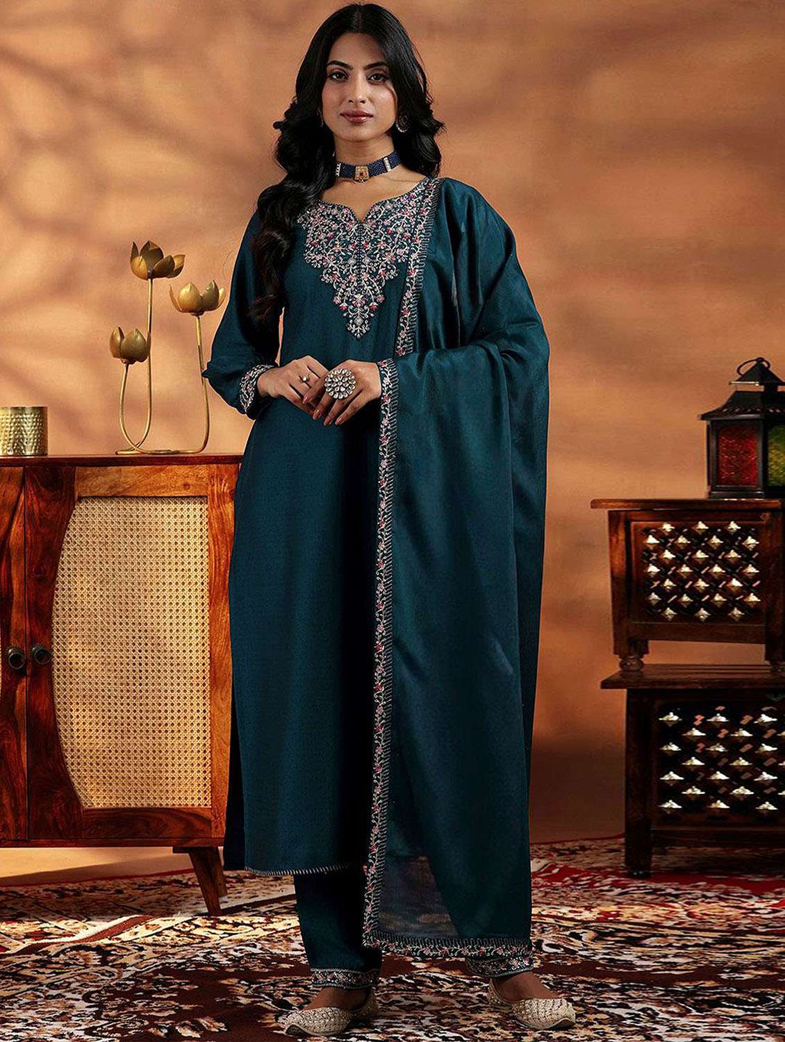 women solid with work long sleeve kurta pant with dupatta set