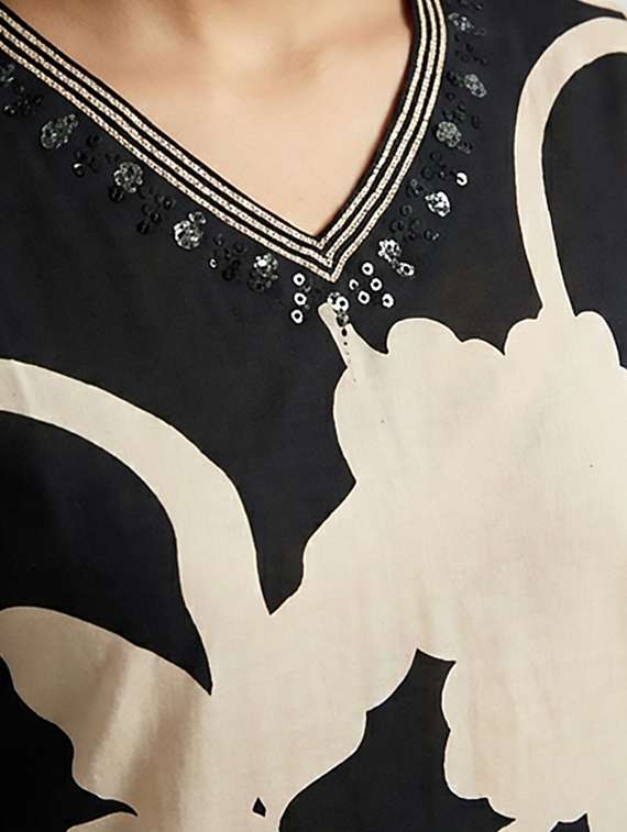 women printed three quarter sleeves straight kurta - 22379691 -  Standard Image - 3