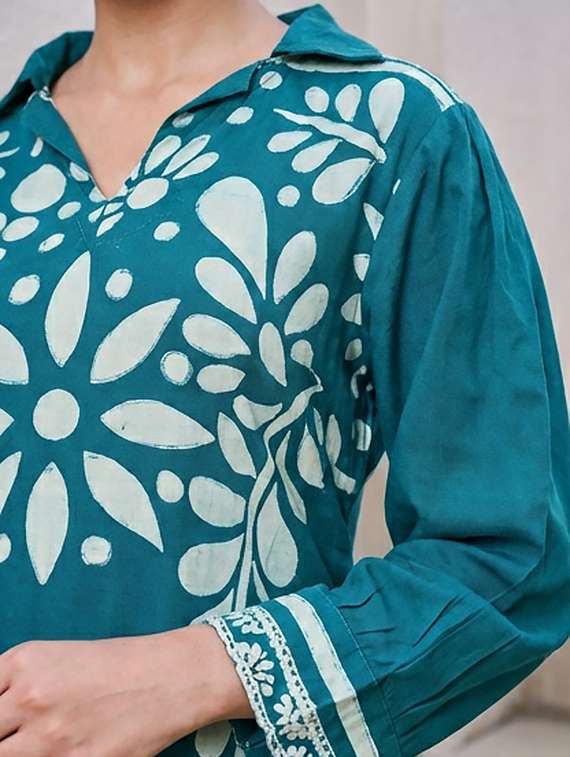 women printed three quarter sleeves kurta and pant set - 22379755 -  Standard Image - 3