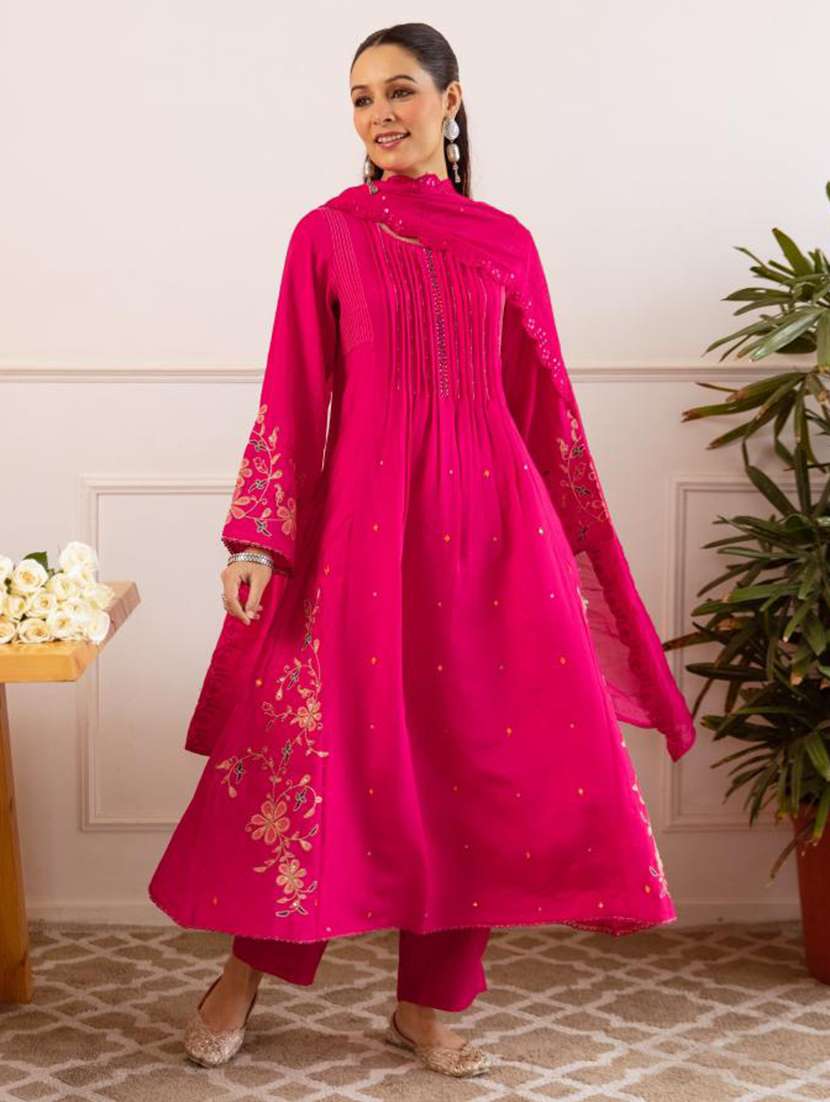 women embroidered kurta and pant with dupatta set