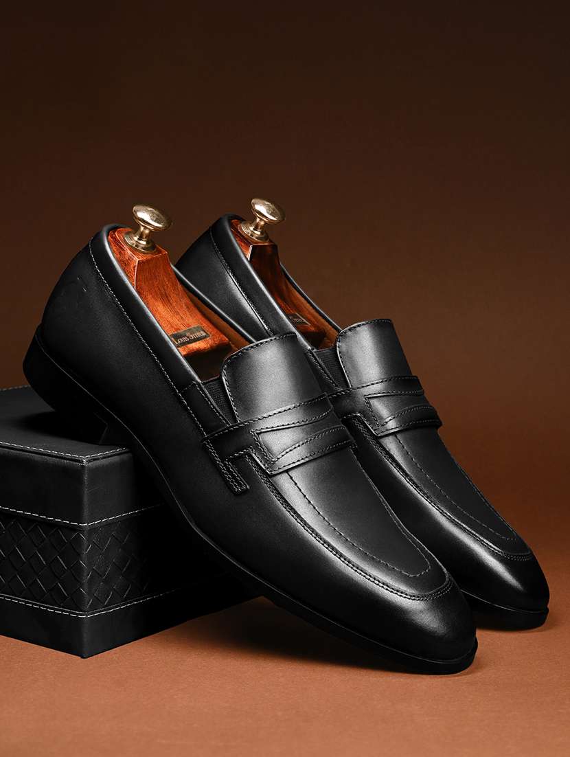 men solid slip on formal shoes