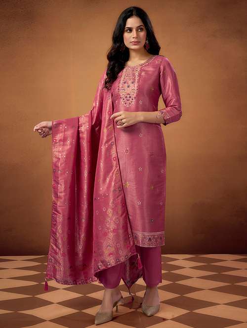 Women Printed Three Quarter Sleeve Kurta Pant With Dupatta Set