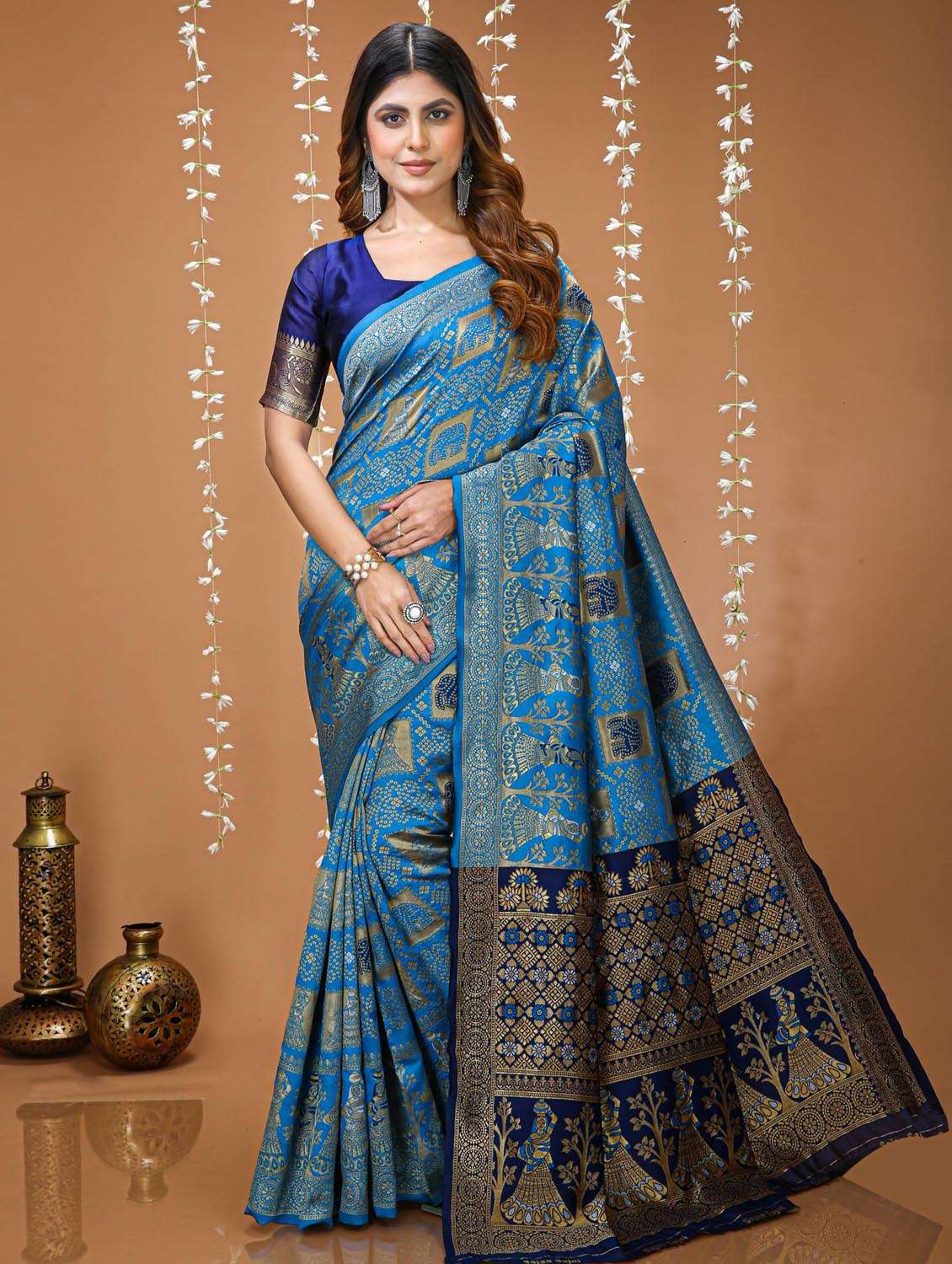 women self design banarasi saree with blouse