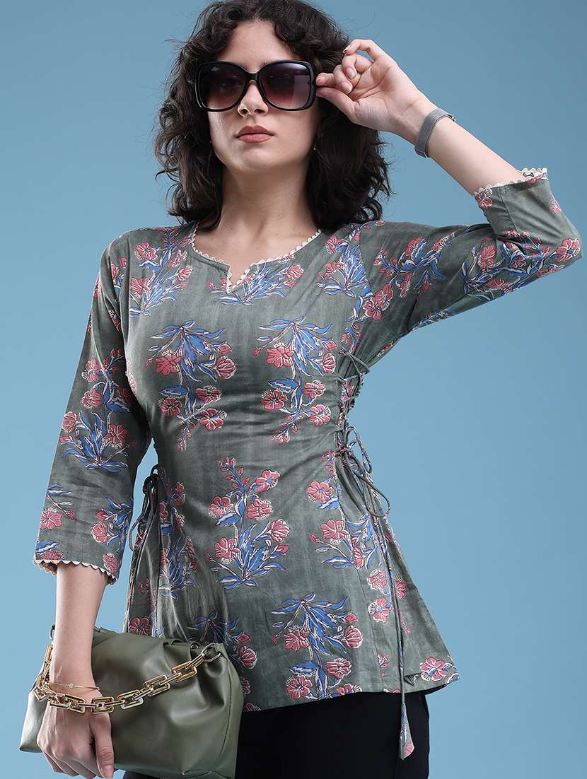 women printed three quarter sleeves a-line top