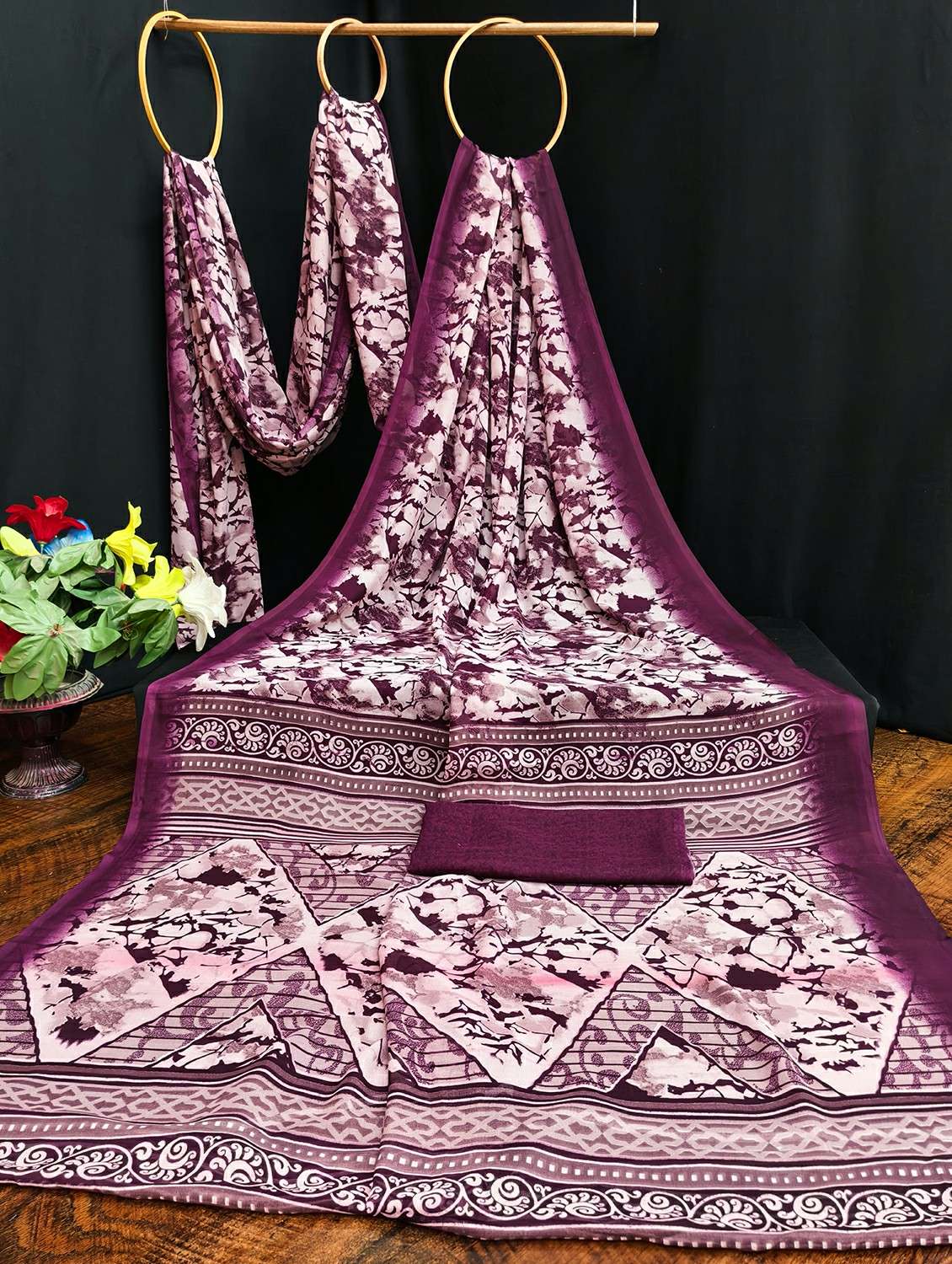 women printed casual wear saree with blouse - 22384352 -  Standard Image - 3