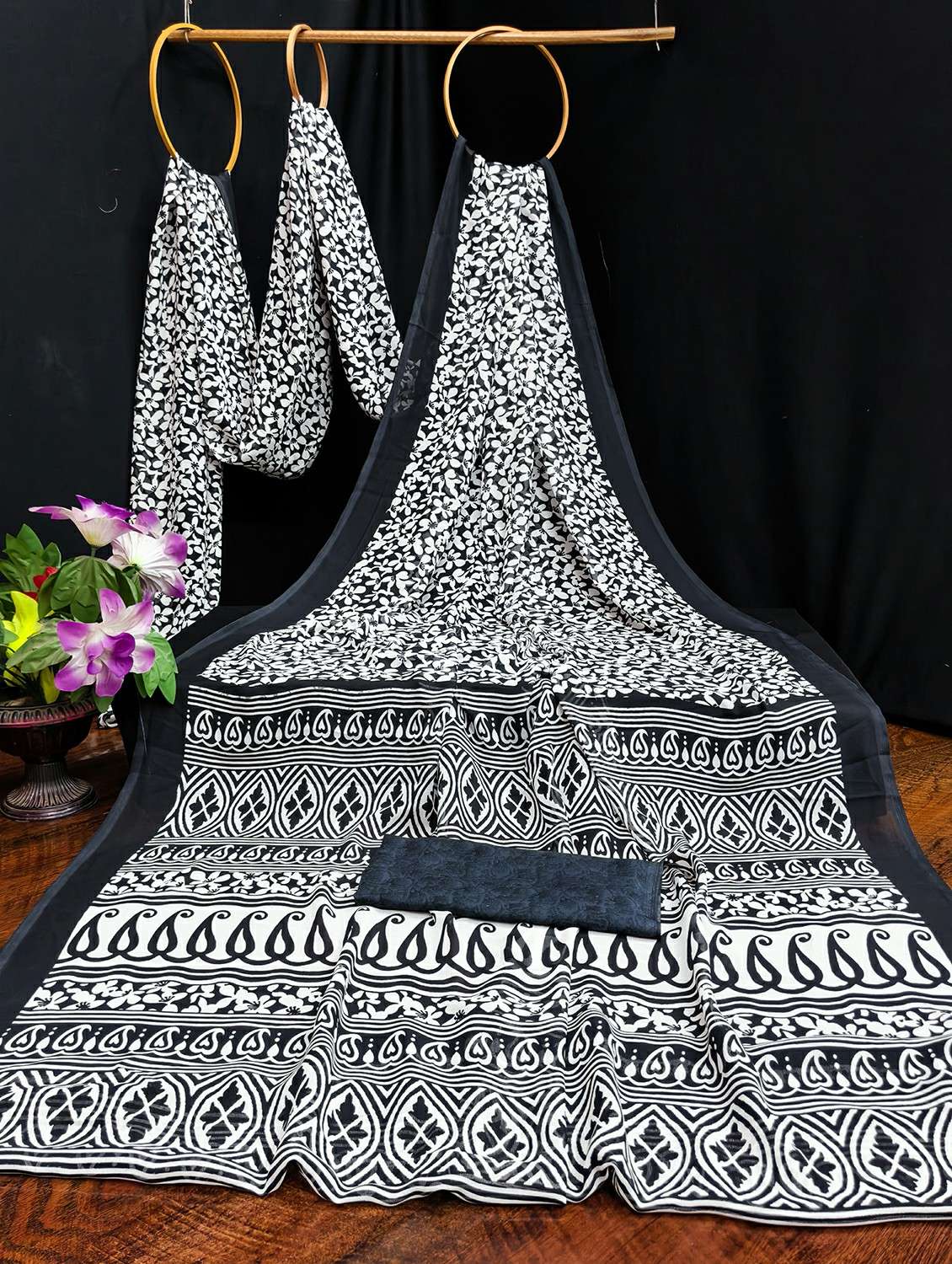 women printed casual wear saree with blouse - 22384354 -  Standard Image - 3