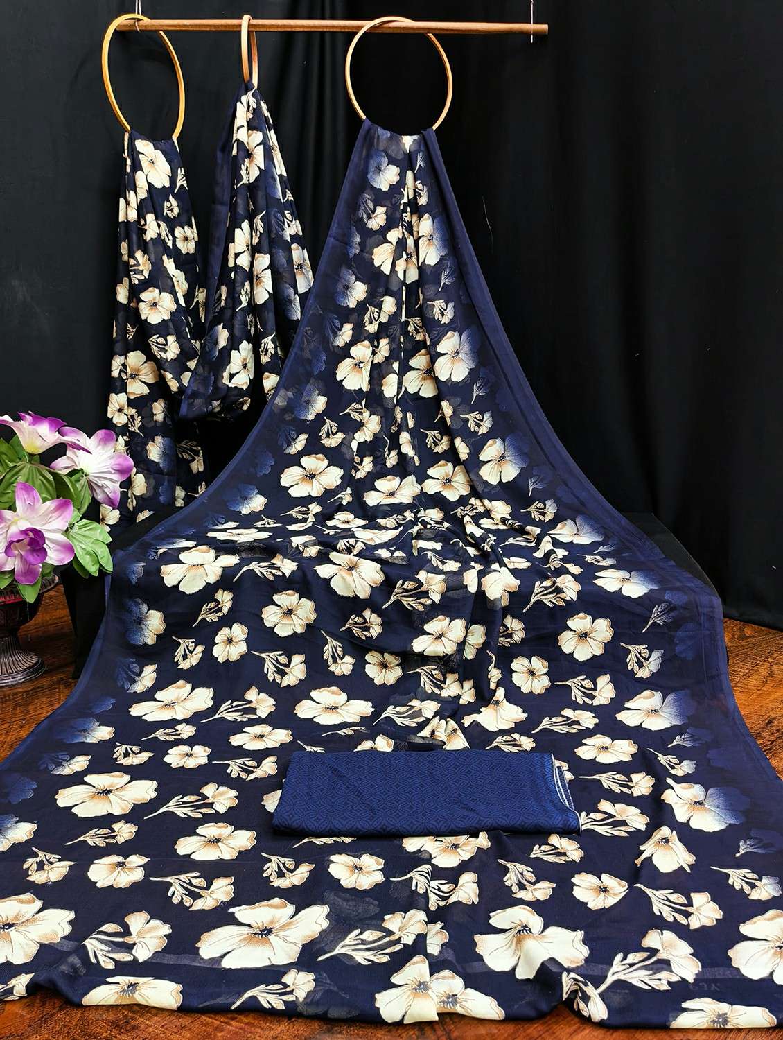 women printed casual wear saree with blouse - 22384358 -  Standard Image - 3