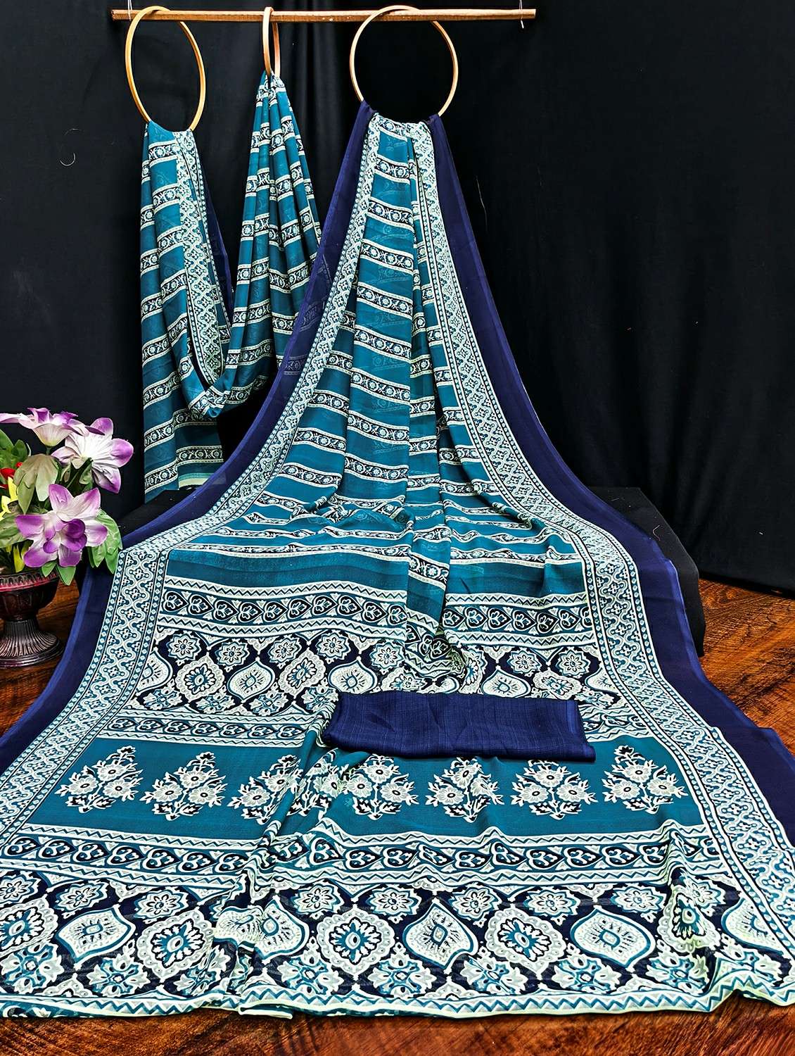 women printed casual wear saree with blouse - 22384363 -  Standard Image - 3