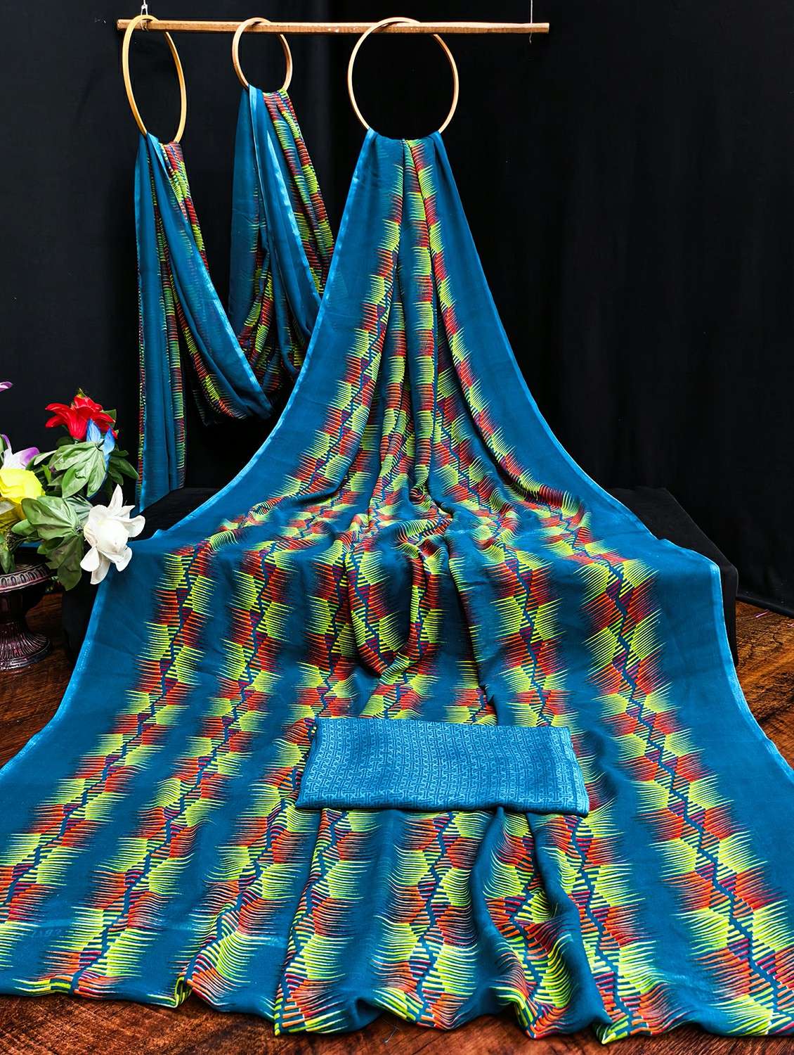 women printed casual wear saree with blouse - 22384416 -  Standard Image - 3