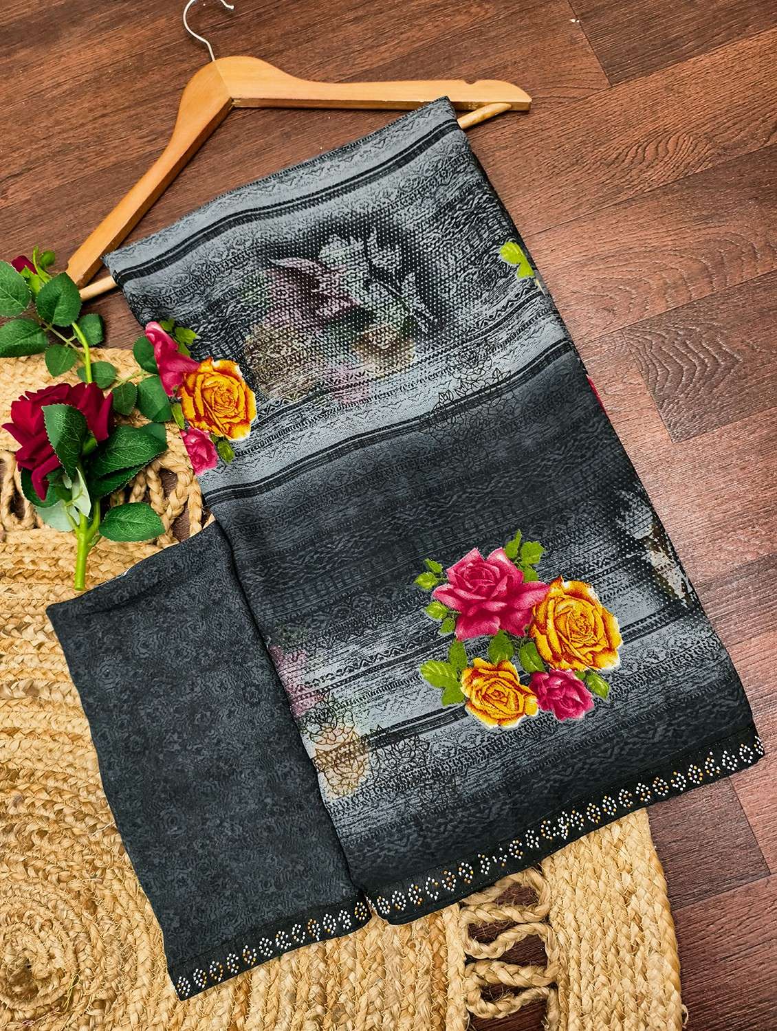 women printed casual wear saree with blouse