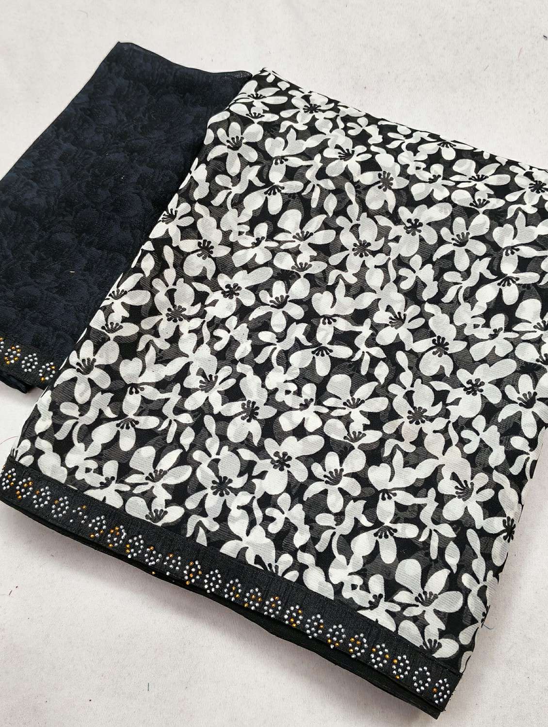 women printed casual wear saree with blouse - 22384461 -  Standard Image - 3