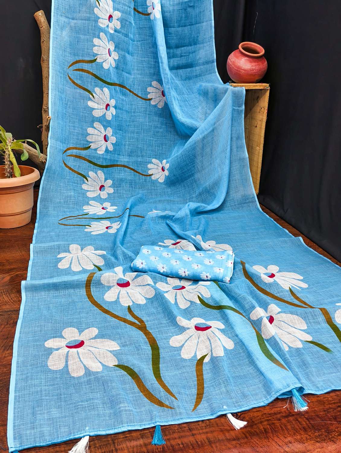 women printed casual wear saree with blouse - 22384505 -  Standard Image - 3