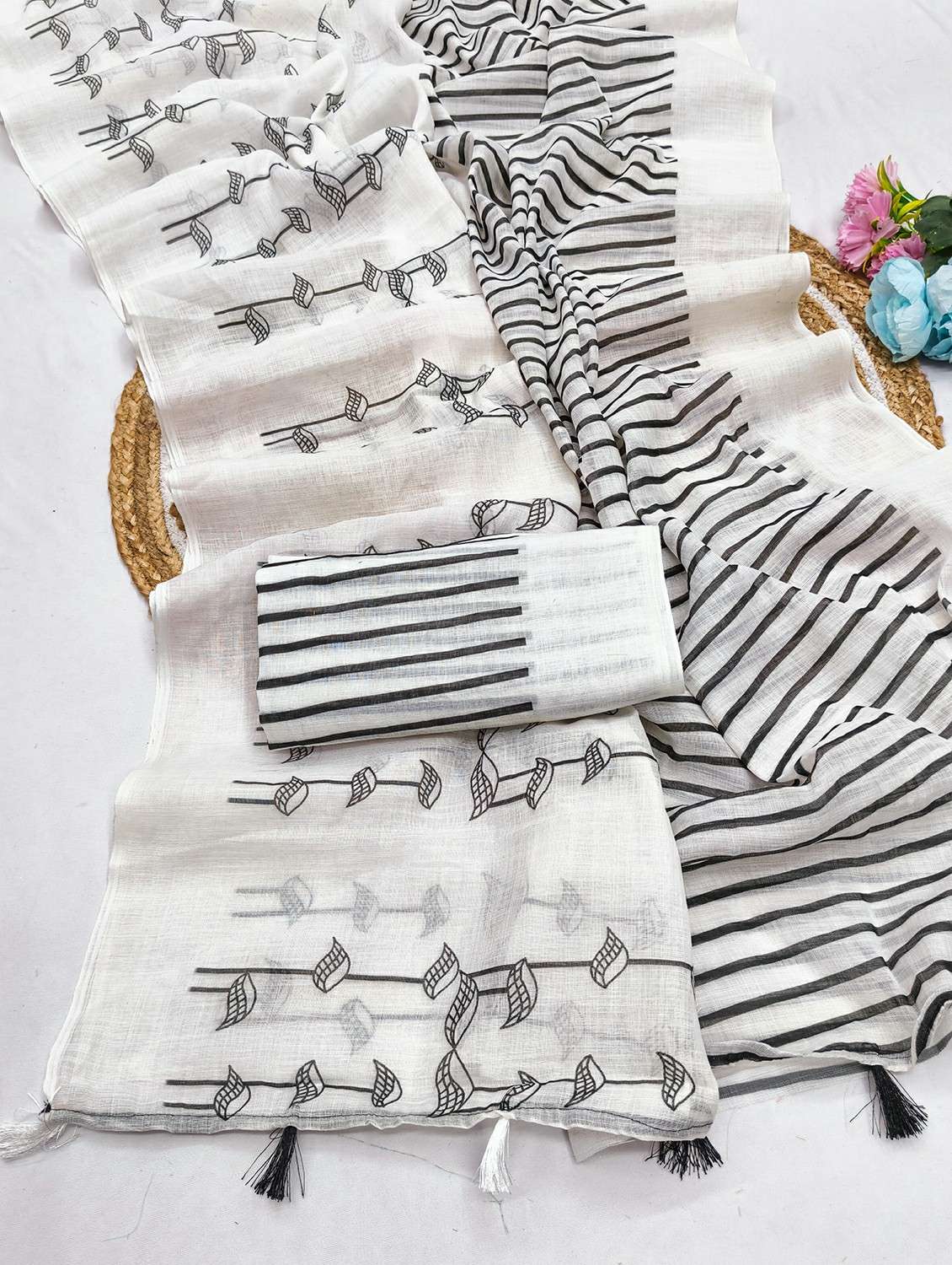 women printed casual wear saree with blouse