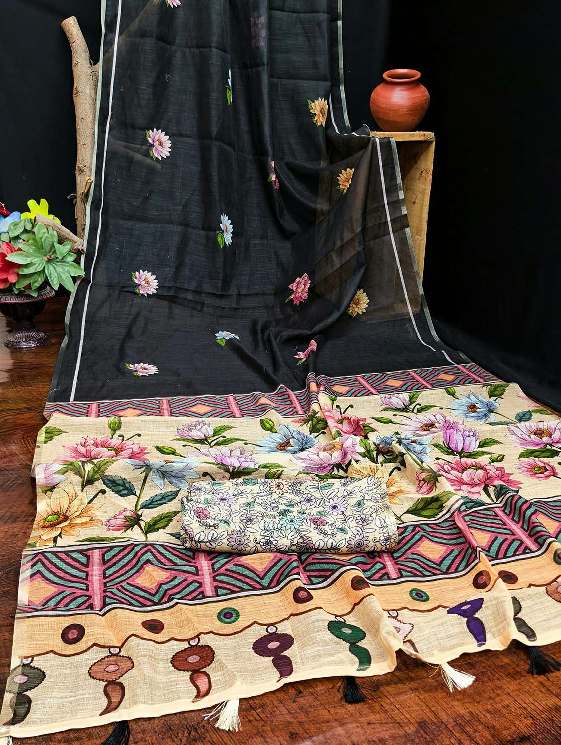 women printed casual wear saree with blouse - 22384518 -  Standard Image - 3