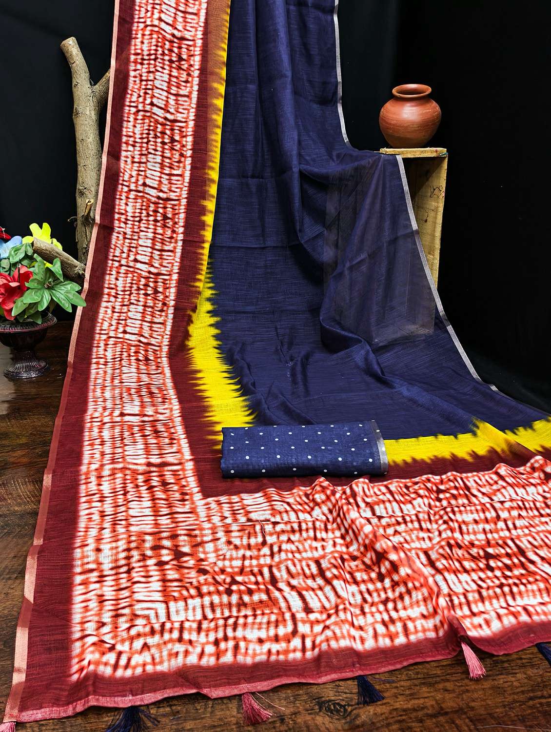 women printed casual wear saree with blouse - 22384519 -  Standard Image - 3