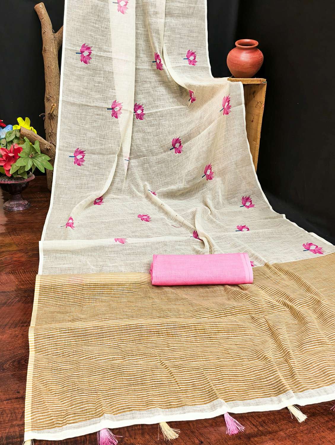 women printed casual wear saree with blouse