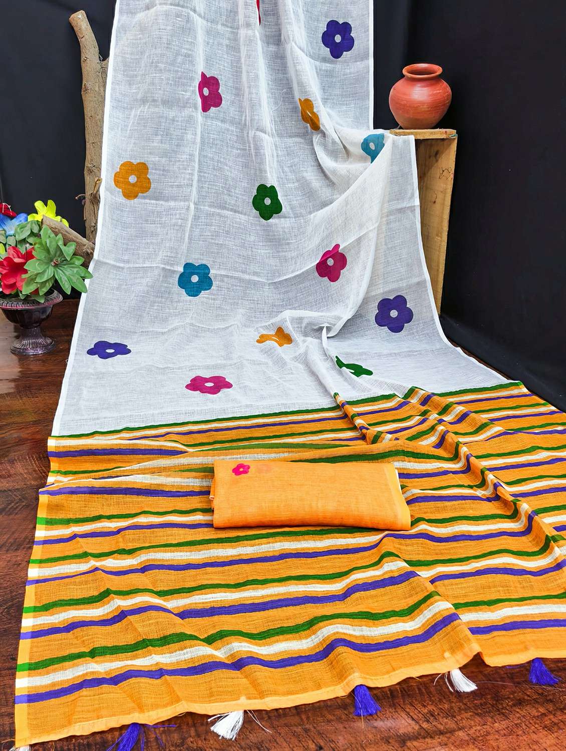 women printed casual wear saree with blouse