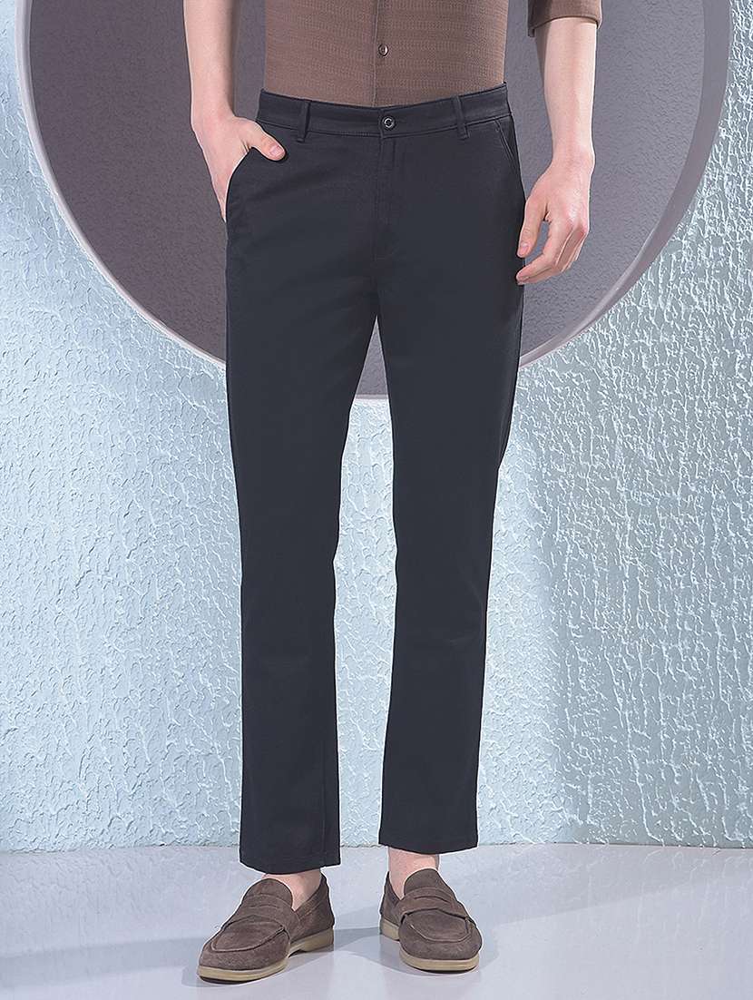 men solid mid rise chinos casual trouser