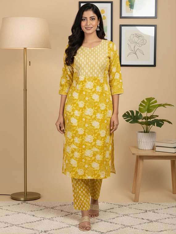 women printed three quarter sleeve kurta and pant set