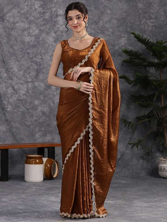 women solid with bordered saree with blouse