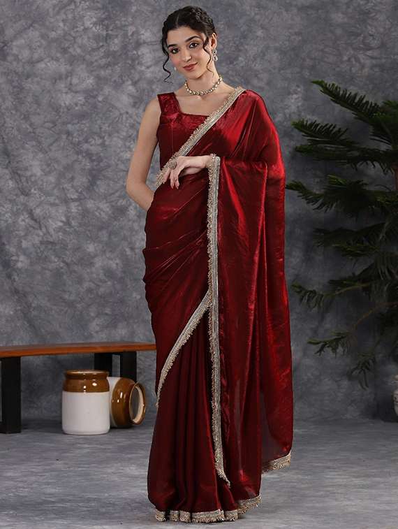 women solid with bordered saree with blouse