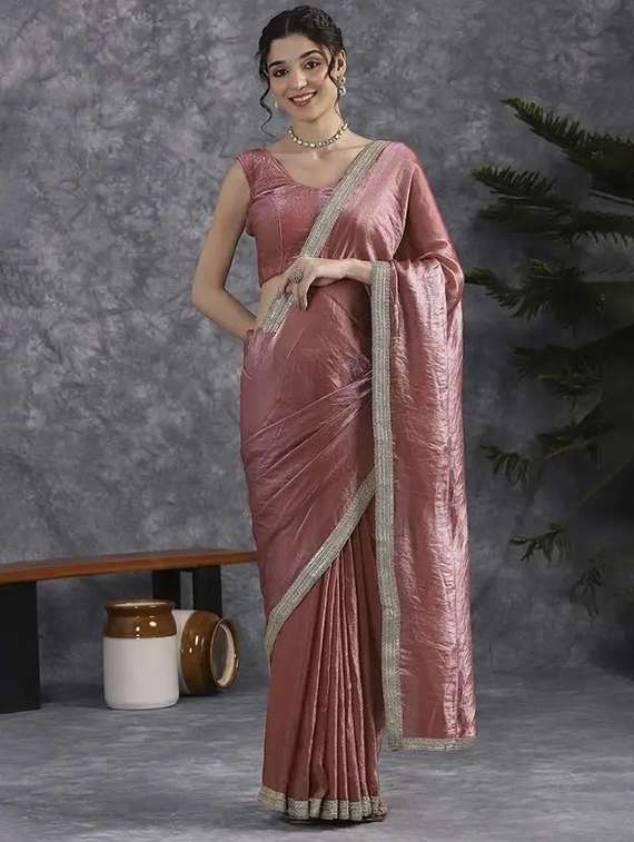 women solid with bordered saree with blouse