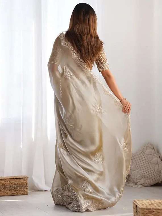 women solid with work embroidered saree with blouse - 22385429 -  Standard Image - 3