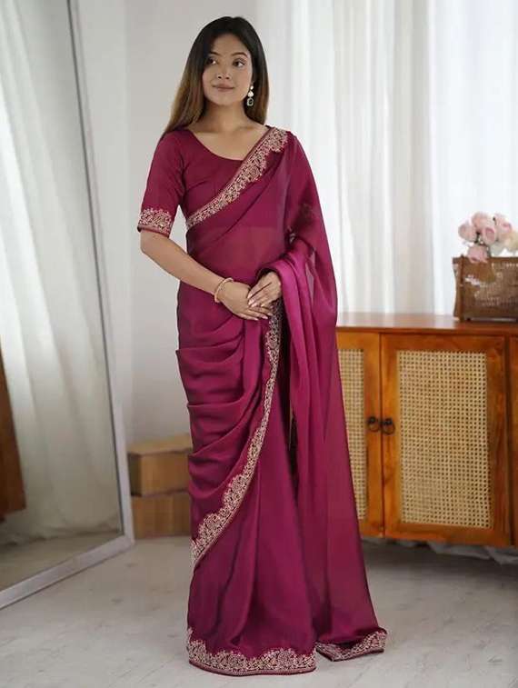 women solid with bordered saree with blouse