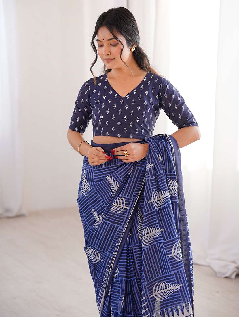 Women Printed Casual Wear Saree With Blouse - 22385452 -  Standard Image - 3