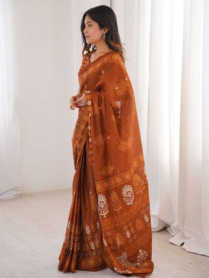 women printed casual wear saree with blouse - 22385478 -  Standard Image - 3