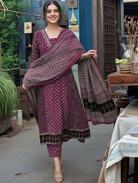women printed three quarter sleeve kurta pant with dupatta set
