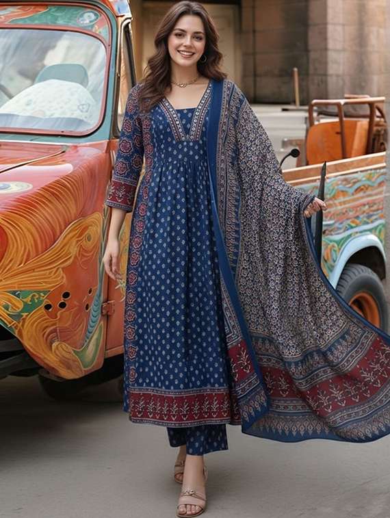 women printed three quarter sleeve kurta pant with dupatta set