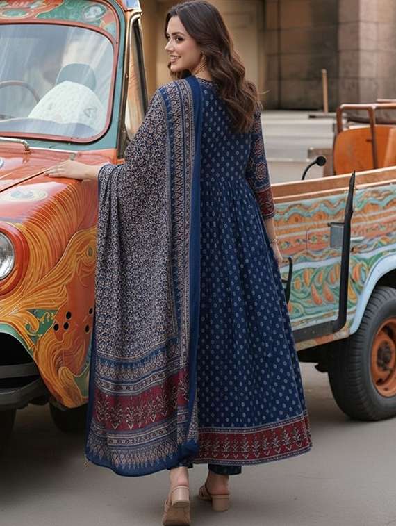 women printed three quarter sleeve kurta pant with dupatta set - 22385527 -  Standard Image - 3