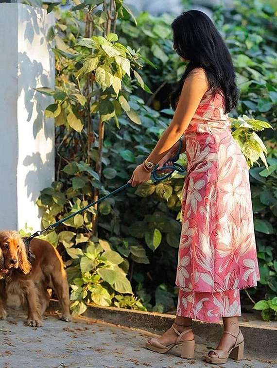 women printed sleeveless kurta pant set - 22385545 -  Standard Image - 3