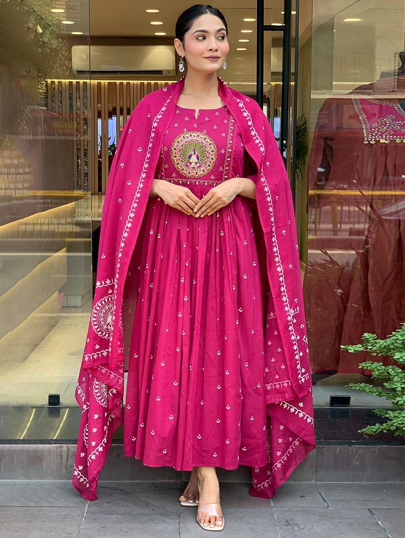 women printed three quarter sleeve kurta pant with dupatta set
