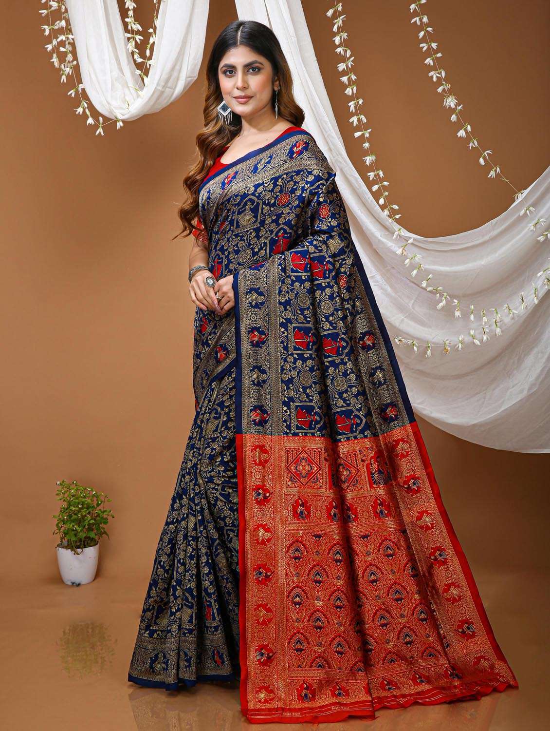 Women Self Design Banarasi Saree With Blouse - 22385600 -  Standard Image - 3