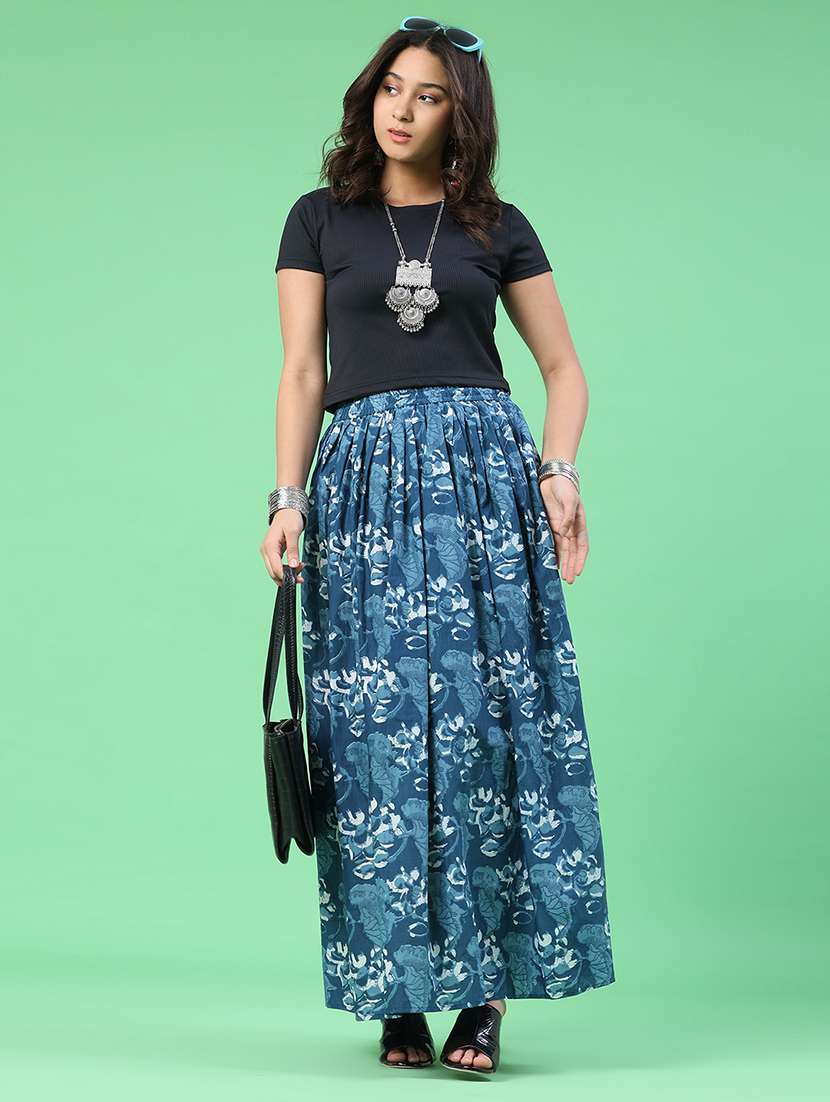 women solid round neck short sleeves crop t-shirt - 22386568 -  Standard Image - 5