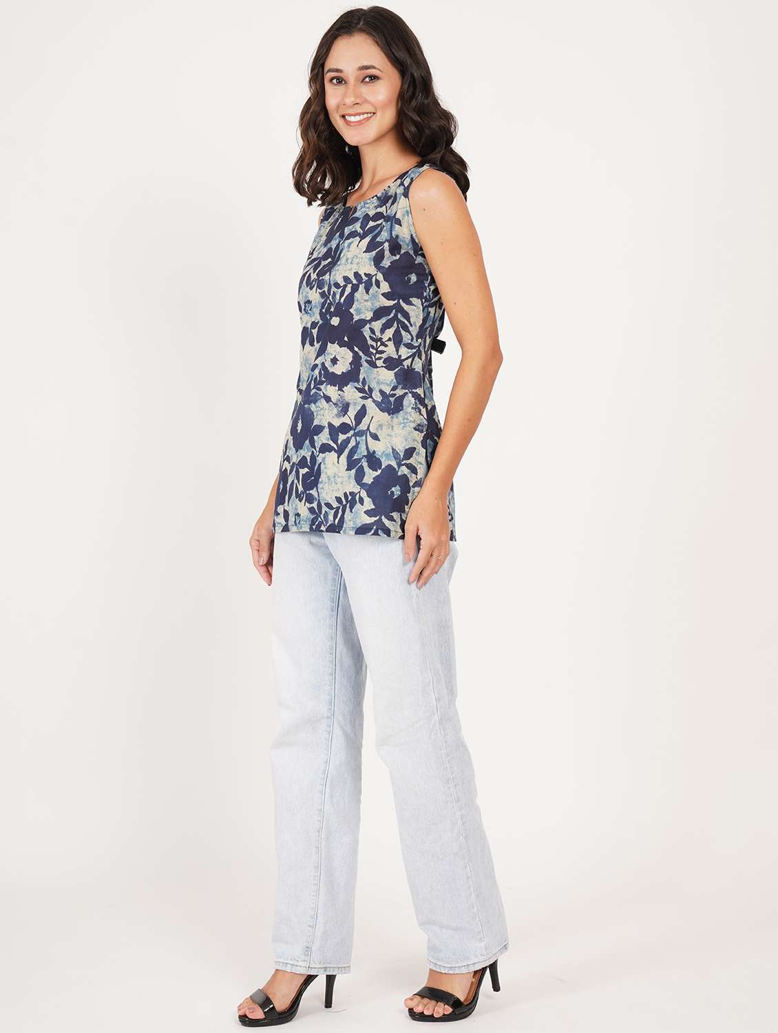 women printed notch neck straight kurti - 22386994 -  Standard Image - 3