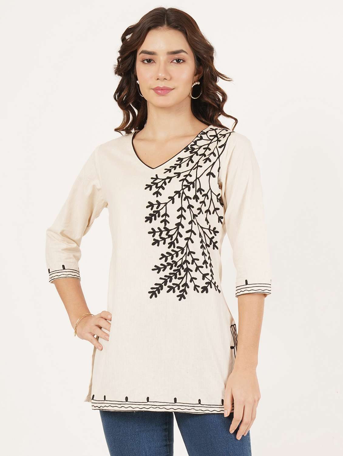 women solid with work v neck straight kurti